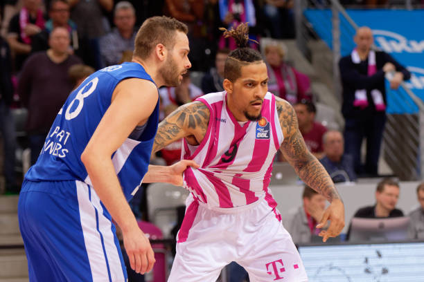 方后卫出现 方后卫出现