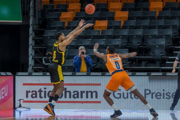 何在有限条 何在有限条